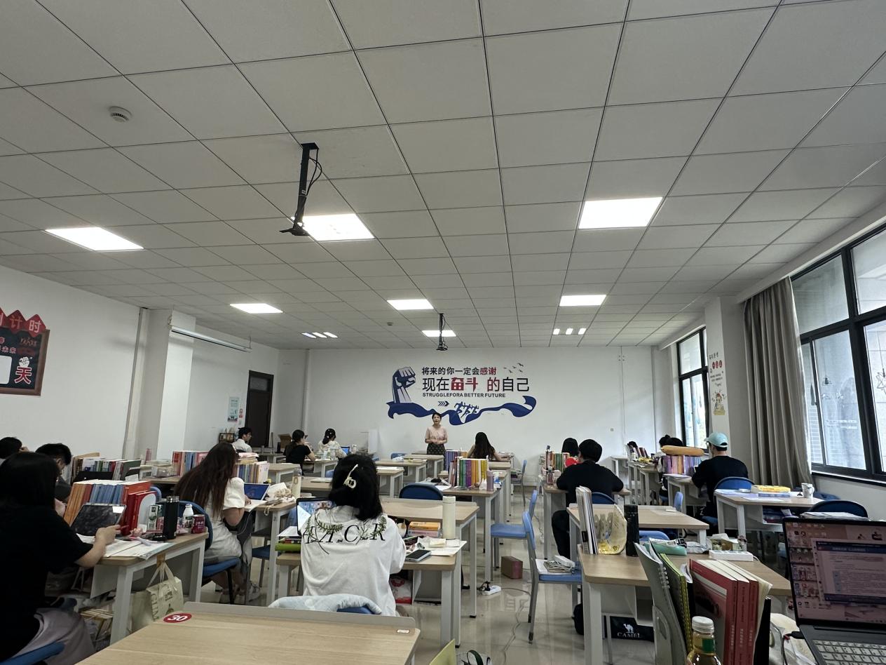 暖心慰问，“研”路同行——学院开展暑期考研慰问活动