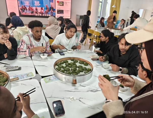 学院举办中外学生清明文化体验活动