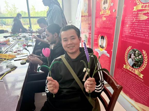  “菊韵重阳·香草望秋”——学院举办留学生重阳文化体验活动